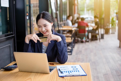 Various Credit Card Alternatives Suggested by Financial Advisors